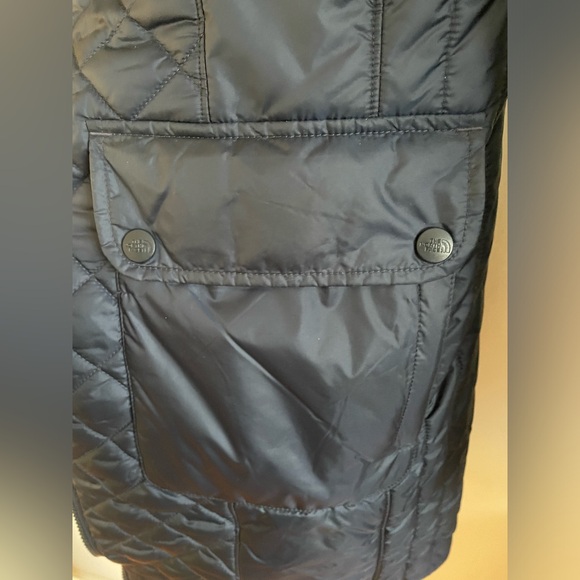 The Northface quilted jacket. Size medium. - Picture 4 of 11